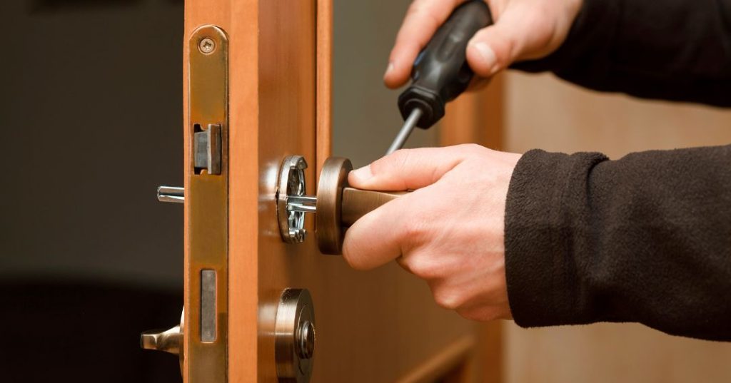 Como Identificar Quando a Fechadura Precisa Ser Trocada em Fortaleza: 6 Dicas capa chaveiro
